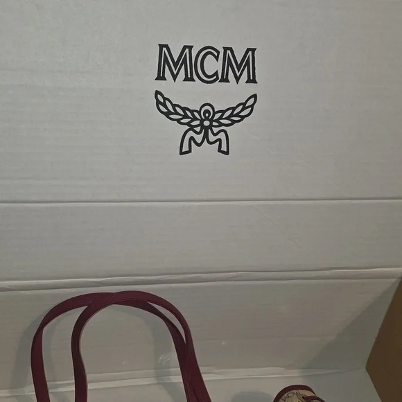 MCM TOTE - Picture 4 of 5